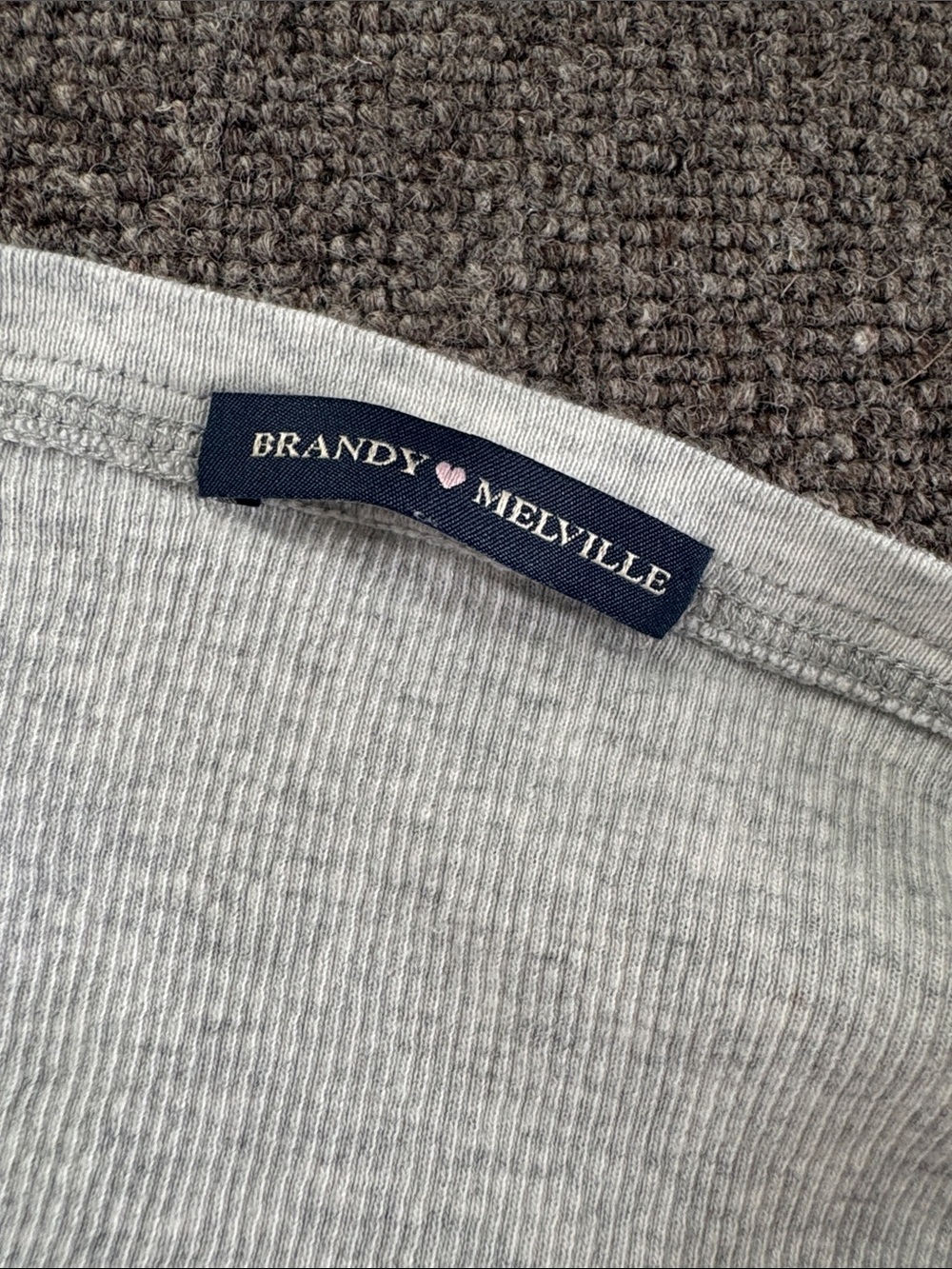 Brandy Melville Light Gray Ribbed V-Neck Short Sleeve Tee - Picture 3 of 3
